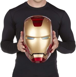 Marvel Legends Casco Electrónico Ironman en acción