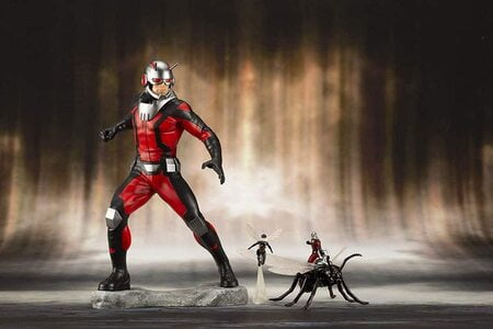 Figura japonesa Kotobukiya Ant-Man y La Avispa