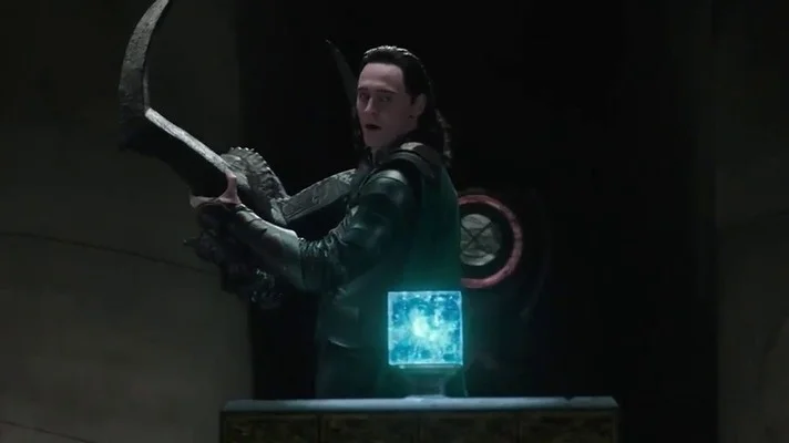 Loki Roba el Teseracto en Thor Ragnarok